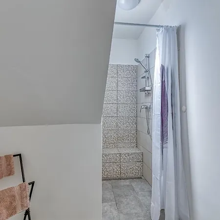 Studio Riva With Terrace Πόρετς