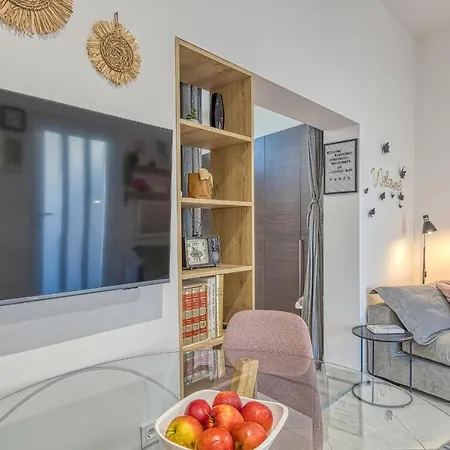 Διαμέρισμα Studio Riva With Terrace Πόρετς